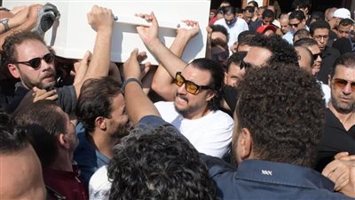 «وداع ودموع» .. مشاهد محزنة من جنازة الفنان تامر ضيائي