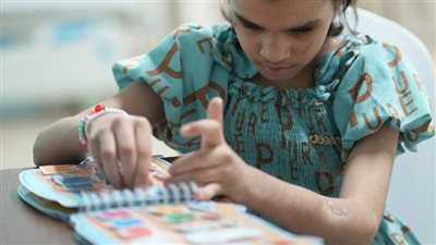  معجزة هيلين كيلر تتكرر مع طفلة فلسطينية في مدينة الإمارات الإنسانية 