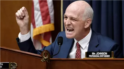 النائب الديمقراطي آدم سميث: دعوت بايدن للانسحاب لعدم قدرته على قيادة الحملة