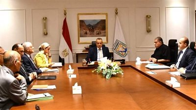 محافظ جنوب سيناء يؤكد على أهمية العمل الجماعى لإعداد كوادر قيادية كصف ثان