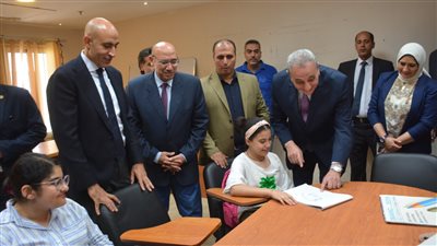 وزير التعليم ومحافظ الغربية يتفقدان مدرسة 