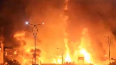 4 سيارات إطفاء تسيطر على حريق بمخزن دهانات بالمرج
