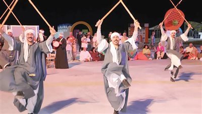 أنظار العالم تتجه إلى العلمين اﻟﻔﻨﻮن اﻟﺸﻌﺒﻴﺔ ﺗﻔﺮض ﺣﻀﻮرﻫﺎ ﺑﻴﻦ اﻟﻨﺠﻮم