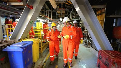 وزير البترول يتابع أعمال حفر بئرين غاز بالبحر المتوسط بقيمة 200 مليون دولار 