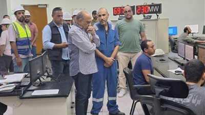 صور.. وزير الكهرباء يتفقد محطة شمال القاهرة 