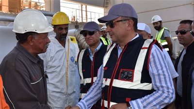 وزير قطاع الأعمال يتفقد مصانع 
