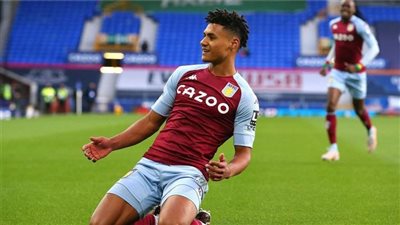 أستون فيلا يصدم تشيلسي بشأن واتكينز