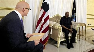 السفير المصري يسلّم رسالة تهنئة من رئيس الجمهورية إلى نظيره الليبيري 