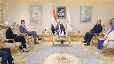 وزير الطيران يلتقى نائب الرئيس التنفيذى لمجموعة Thales الفرنسية العالمية لبحث تعزيز التعاون 