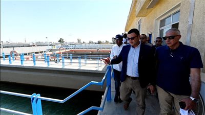 وزير الإسكان يتفقد سير العمل بمحطة مياه الشرب وتوسعاتها بمدينة الشيخ زايد