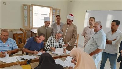 رئيس أزهر سوهاج يواصل متابعة مراكز تصحيح الشهادة الثانوية الأزهرية 