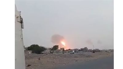 لحظة استهداف الطائرات الإسرائيلية لميناء الحديدة باليمن (شاهد)