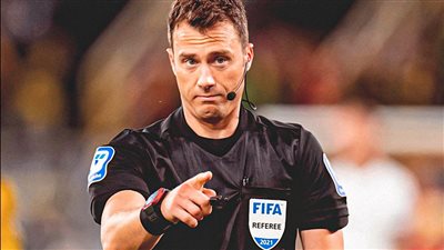 الألماني فيليكس تسفاير حكماً لمباراة بيراميدز و الأهلي في الدوري