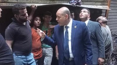 وزير العمل يتوجه إلى موقع حريق حارة اليهود.. ويوجه بالتوعية بثقافة 