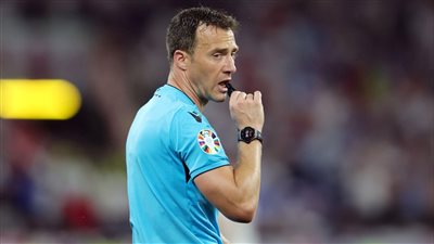 الألماني تسفاير حكم مباراة الأهلي وبيراميدز.. اتهم بالرشوة وهاجمه بيلينجهام 