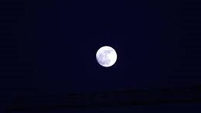 بدر شهر محرم يُزين سماء مصر.. الليلة