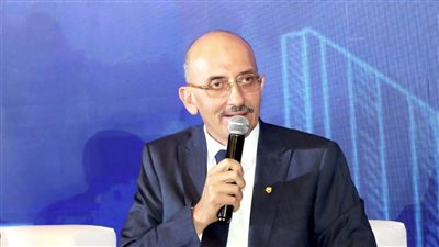 علاء فكري: طبيعة السوق المصري تؤمنه من الانخفاضات السعرية والفقاعة 
