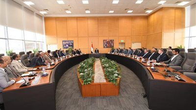 وزير الإسكان يلتقي المطورين العقاريين.. تحديات التطوير وحلول مقترحة على الطاولة