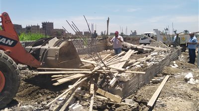 إزالة 11حالة تعدي على أراضي زراعية ومخالفات بناء بأسيوط