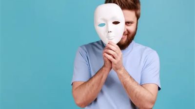 10 طرق تكشف الكاذب.. منها نبرة الصوت ولغة الجسد