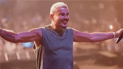 الخواجة كوهين.. ما علاقة عمرو دياب بأشهر شخصية يهودية؟| حكاية ارتدائه صليبًا (شاهد)