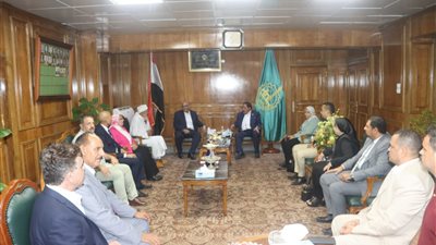 محافظ القليوبية يلتقي أعضاء مجلس إدارة الهلال الأحمر