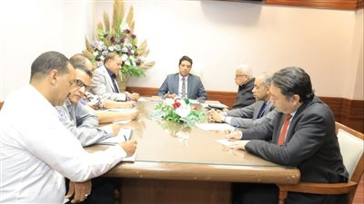 نائب محافظ سوهاج يترأس اجتماع اللجنة المعنية بالإعداد لمعرض 