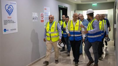 وضع التصور النهائي لخطة بدء الأعمال في مجمع إنتاج السولار بأسيوط