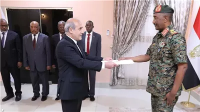 بعد قطيعة 8 سنوات .. البرهان يتسلم أوراق سفير إيران الجديد 