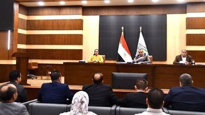 محافظ جنوب سيناء يبحث آليات العمل مع مديري المديريات الخدمية