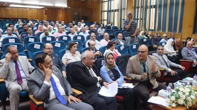 محافظ القليوبية يجتمع بأعضاء مجلسي النواب والشيوخ والأجهزة التنفيذية لمناقشة ملفات التصالح