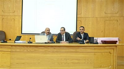 رئيس جامعة الفيوم يشهد مجلس التعليم والطلاب