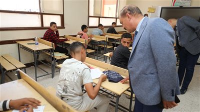 رئيس مياه أسيوط يتفقد اختبارات المدرسة الثانوية الفنية لمياه الشرب 
