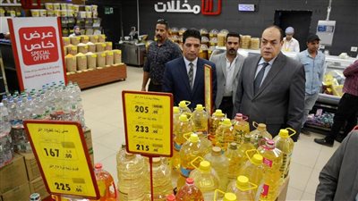 نائب محافظ سوهاج يقود حملة للرقابة على الأسواق وضبط الأسعار