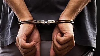 القبض على عاطل بتهمة تعذيب أبنائه