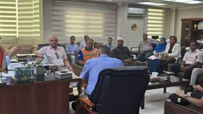 رئيس مدينة الغردقة يُشدد على ضبط الأسعار خلال اجتماع المجلس التنفيذي