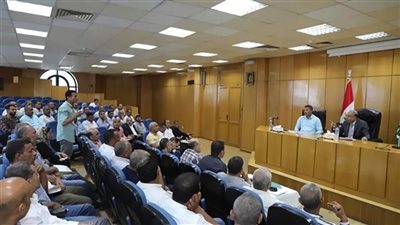 محافظ المنيا يستعرض نسب أداء المراكز التكنولوجية فى ملفات التصالح