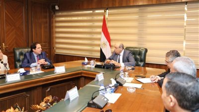 وزير الطيران يلتقي أمين رابطة الجامعات الإسلامية لبحث إمكانية التعاون العلمي والبحثي