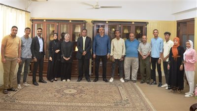 حقوق جنوب الوادي تكرم فرق الكلية المشاركة فى مسابقة 