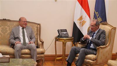 توفير أجهزة حاسب آلي لمبنى الإختبارات الإلكترونية بجامعة سوهاج