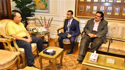 محافظ أسيوط يلتقي وفد قادرون باختلاف لدعم وتمكين ذوي الهمم بالقطاعات