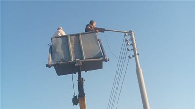 محافظ أسيوط: صيانة وتركيب كشافات الإنارة للطرق بنطاق مركز أبوتيج