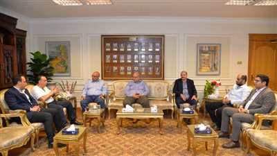محافظ أسيوط يستقبل رئيس شركة