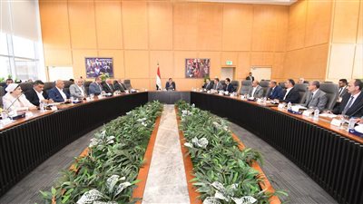 وزير الإسكان يطالب مسؤولي المجتمعات العمرانية بسرعة إنجاز المشروعات 