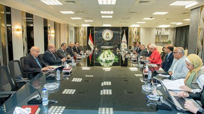 وزراء الكهرباء والبيئة والدولة للإنتاج الحربى يبحثون تعظيم العوائد من منظومة إدارة المخلفات الصلبة واستخدامها فى توليد الطاقة الكهربائية