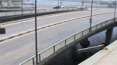 كوبري مشاه بالساحل منعا لوقوع ضحايا