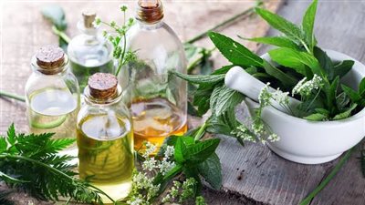 العلاج بالأعشاب الطبيعية: نظرة شاملة من موقع عطار العرب