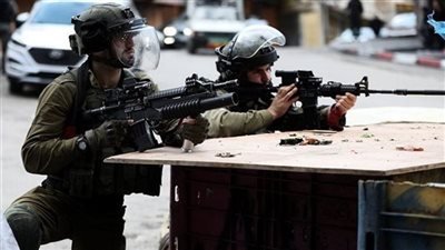 طبيب يهودي يتهم الجيش الإسرائيلي بقنص الأطفال عمداً