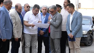 محافظ الإسماعيلية يتفقد أعمال تحويل الجزيرة الوسطى بشارع عرابي لممشى عام