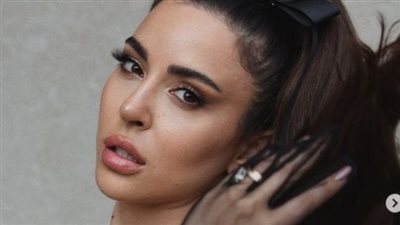 سارة أبى كنعان تشبه العروس في مهرجان بياف (صور)